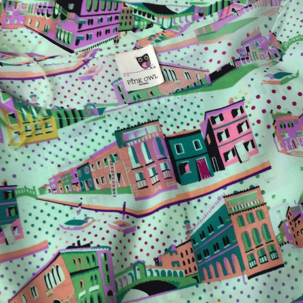 Mint buildings/ house print top with 3/4 sleeves